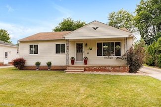 7250 Glenn Oval Dr, Parma, OH 44130