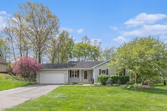 2438 Melvin Dr, Howell, MI 48843