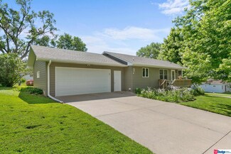 301 Maple St, Kennard, NE 68034