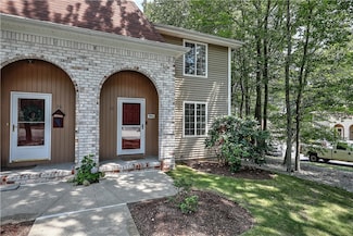 28 Marigold Cir, North Providence, RI 02904