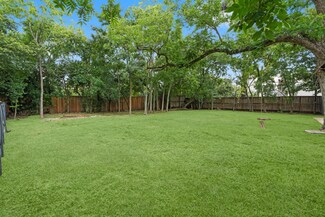 4734 Ivanhoe St, Houston, TX 77027