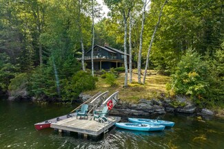 208 Lakeside Dr, Boothbay Harbor, ME 04538