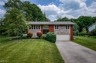 9233 Oxford Trail, Brecksville, OH 44141