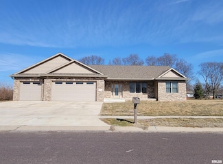 501 Deerfield Dr, Pekin, IL 61554