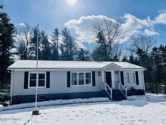 118 Adams Creek Ct, Dingmans Ferry, PA 18328