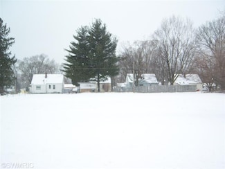 1380 Milton St, Benton Harbor, MI 49022