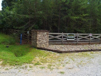 4 Four Mile Creek Rd, Deer Lodge, TN 37726