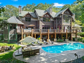 W4469 S Lakeshore Dr, Lake Geneva, WI 53147
