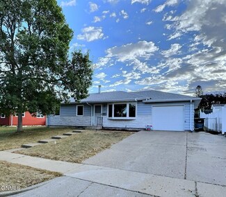 1727 Ryan Dr, Bismarck, ND 58501