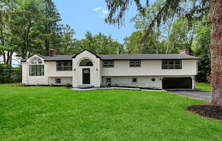 18 Coach Dr, Northford, CT 06472