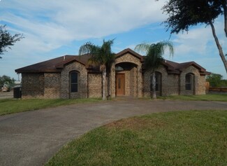 1702 2nd St, Zapata, TX 78076