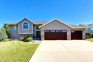 2410 Fox Hollow Ln, Owatonna, MN 55060
