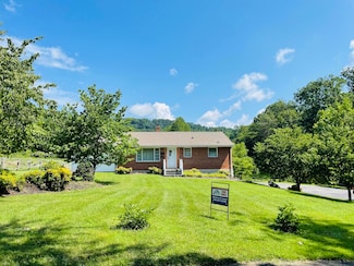 1156 Rosemont Ln, Vinton, VA 24179