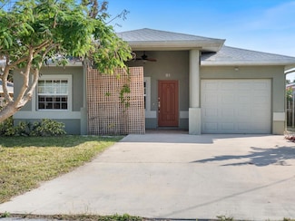 81 Michigan Ave, Englewood, FL 34223