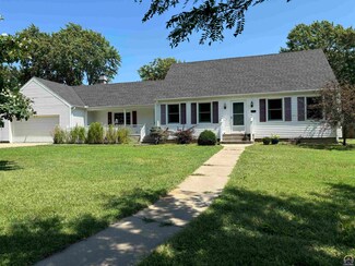 1810 Maplecrest Dr, Emporia, KS 66801