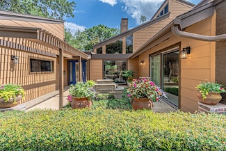 3130 Pin Oak Ct, Dallas, TX 75234