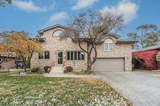 6528 Ridge Dr, Chicago Ridge, IL 60415