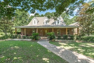 33 Pinedale Dr, Collins, MS 39428