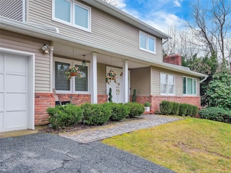 23 S Parker Dr, Monsey, NY 10952