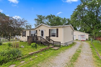 211 E Market St, Sadorus, IL 61872