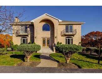 87 Juniper Dr, Saugus, MA 01906