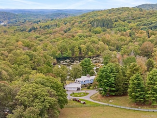 898 Gipsy Trail Rd, Carmel, NY 10512
