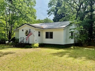 481 W Calumet Ave, Twin Lake, MI 49457