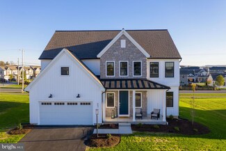 520 Fieldstone Dr, Annville, PA 17003