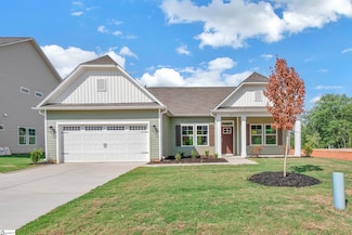 139 Hunter Ridge Dr, Boiling Springs, SC 29316