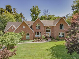 61 Aspenwood Dr, East Amherst, NY 14051