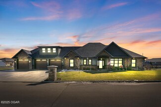734 Caroline Dr, Carthage, MO 64836