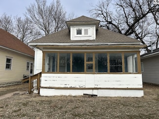 828 E 4th Ave, Hutchinson, KS 67501