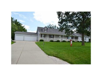 885 W Main St, Robins, IA 52328