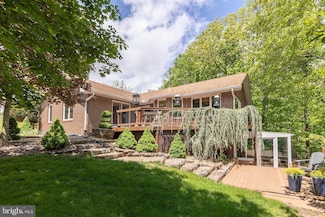 1134 Lakeview Dr, Cross Junction, VA 22625