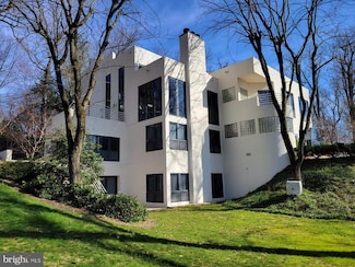 910 Pennwood Cir, Lancaster, PA 17601