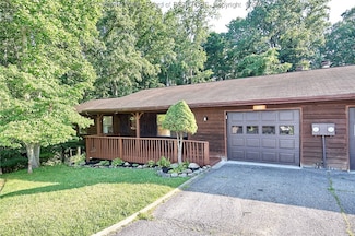 402 Hunters Ridge Rd, Charleston, WV 25314