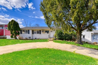 11 Villanova Rd, Parlin, NJ 08859