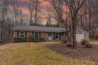 851 Duckview Ct, Winston Salem, NC 27106