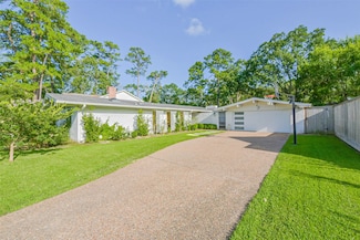 215 Sleepy Hollow Ct, Seabrook, TX 77586