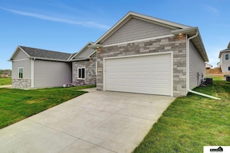 8620 S 49th St, Lincoln, NE 68516