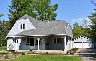 8149 Clayton Rd, Harbor Springs, MI 49740