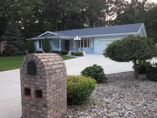 71372 Merle St, Edwardsburg, MI 49112