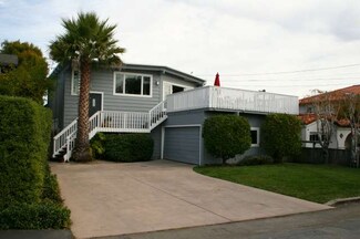 637 Bayview Dr, Aptos, CA 95003