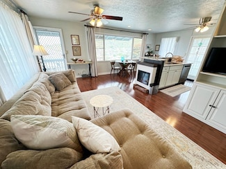 1445 Mokuna Place, Honolulu, HI 96816