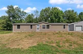 5611 Opossum Trot Rd, Charlestown, IN 47111