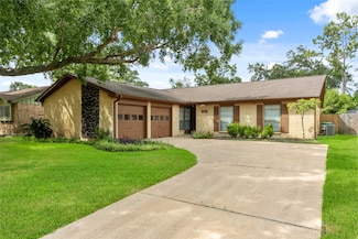 8826 Tanager St, Houston, TX 77036