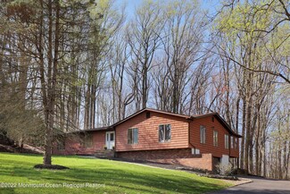 25 Overlook Dr, Holmdel, NJ 07733