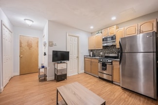 21 Aberdeen St Unit B, Boston, MA 02215