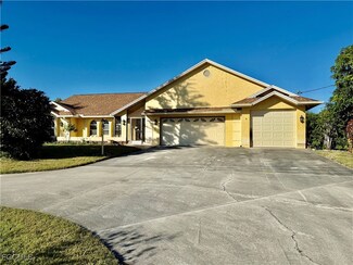 1427 Scenic St, Lehigh Acres, FL 33936