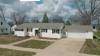 613 1st Ave, Charles City, IA 50616